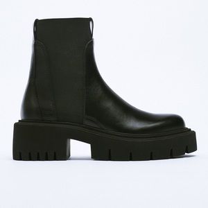 NWOT. Zara Black Chelsea Ankle Boots with Lug Sole. Size 7,5.